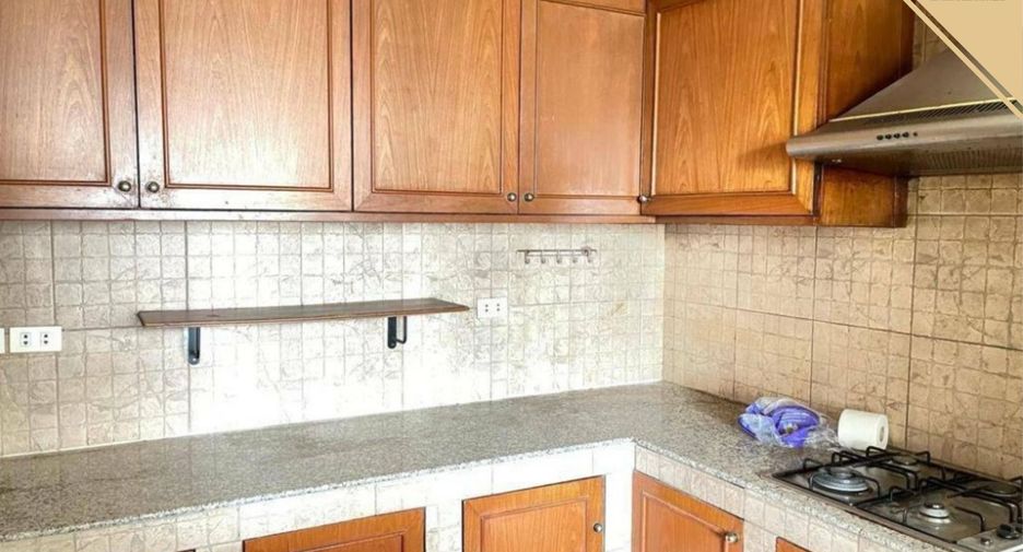 For sale 3 Beds condo in Khlong Toei, Bangkok