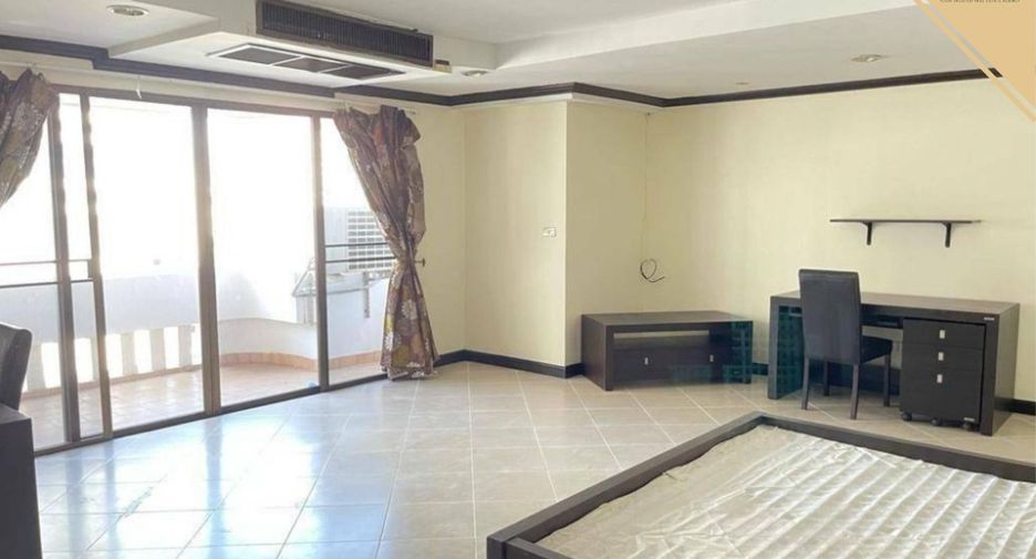 For sale 3 Beds condo in Khlong Toei, Bangkok