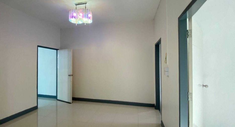 For rent and for sale 3 bedrooms townhouse in Bang Khae, Bangkok