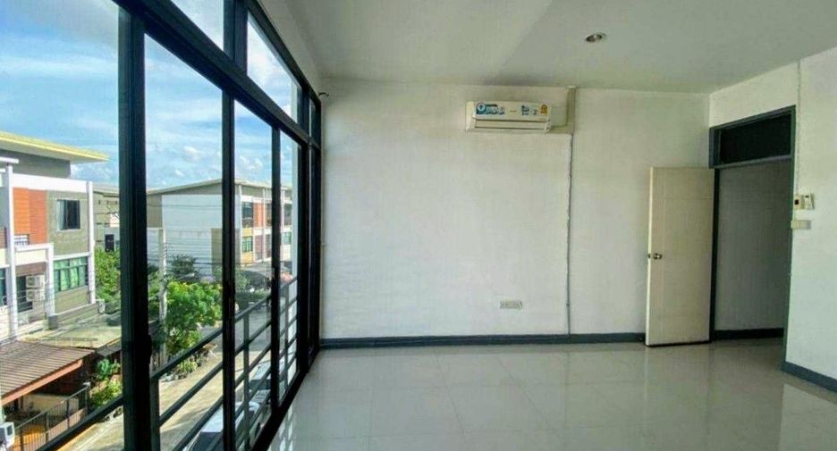 For rent and for sale 3 bedrooms townhouse in Bang Khae, Bangkok