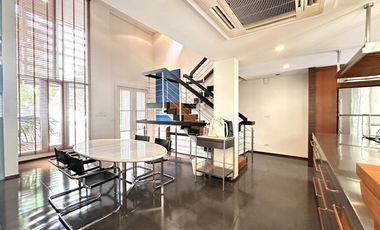 For rent 3 bedrooms townhouse in Yan Nawa, Bangkok