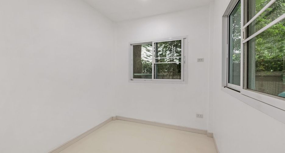 出售 4 卧室 独立屋 在 Lat Krabang, 曼谷