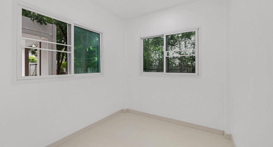 出售 4 卧室 独立屋 在 Lat Krabang, 曼谷