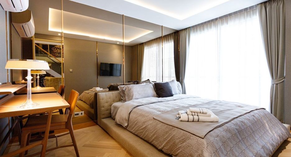 For sale 4 bedrooms condo in Watthana, Bangkok