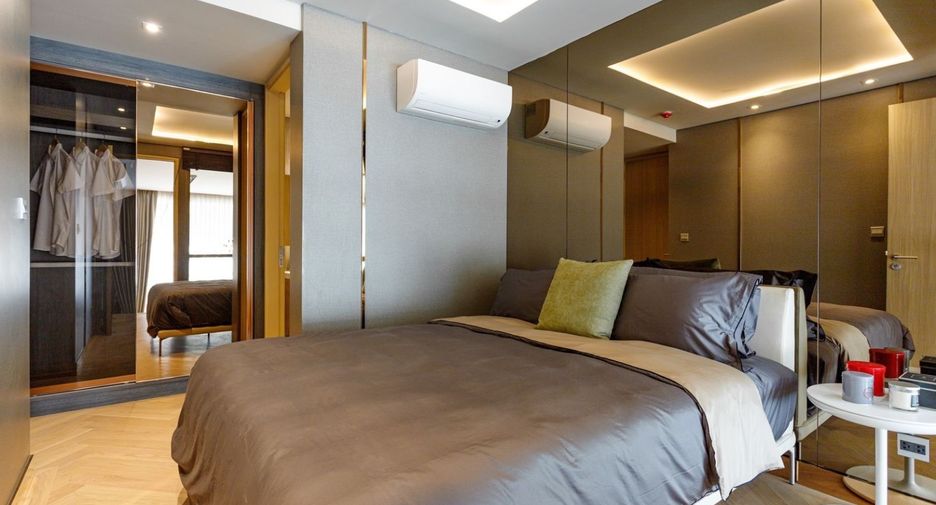 For sale 4 bedrooms condo in Watthana, Bangkok