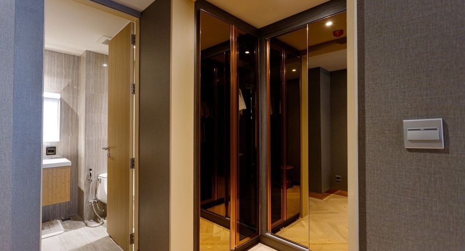 For sale 4 bedrooms condo in Watthana, Bangkok