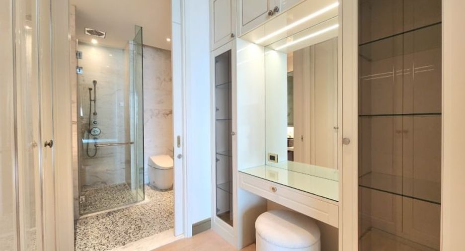 For sale 2 ベッドルーム condo in Khlong San, Bangkok