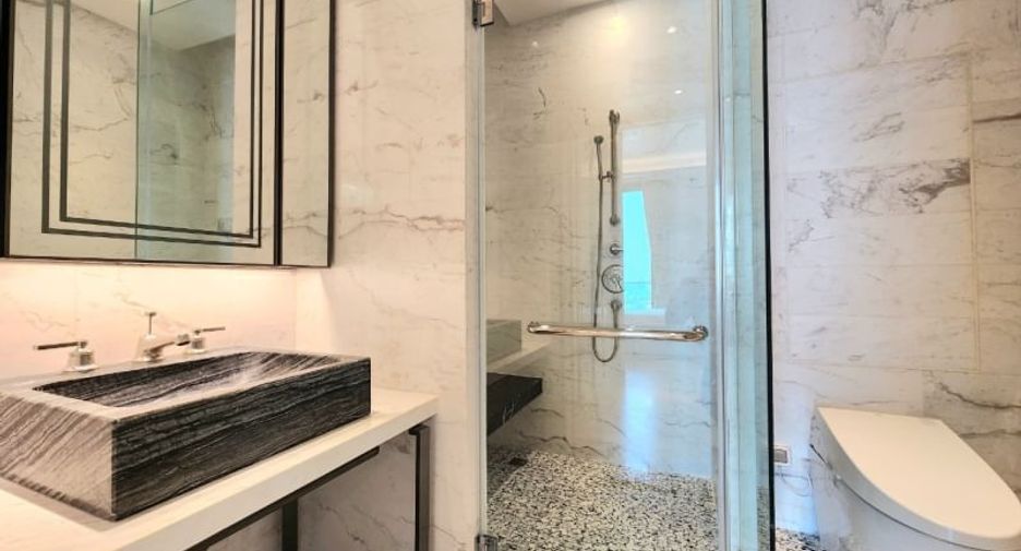 For sale 2 ベッドルーム condo in Khlong San, Bangkok