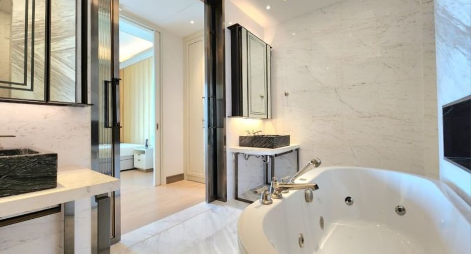 For sale 2 ベッドルーム condo in Khlong San, Bangkok