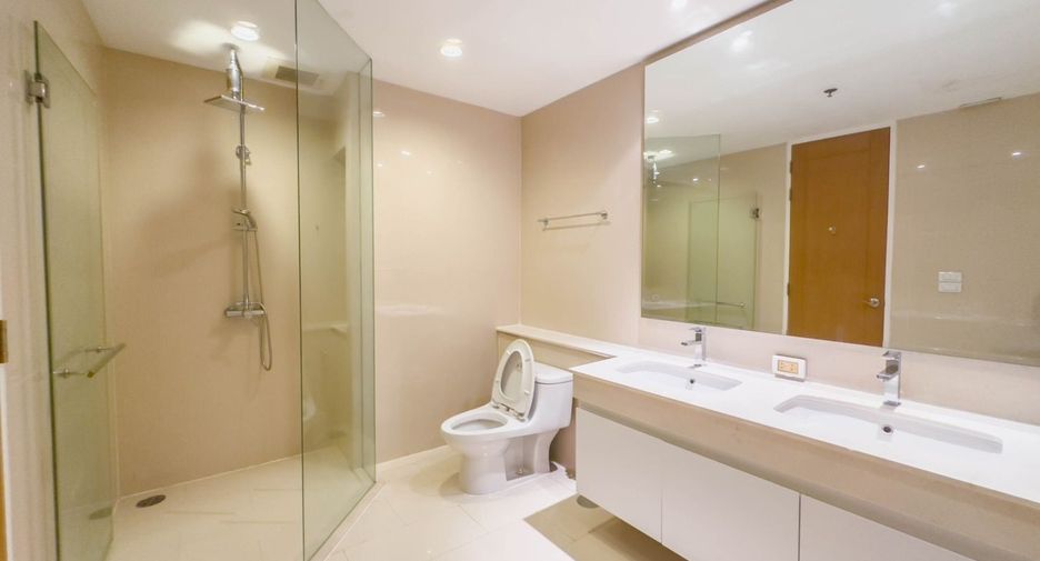 For rent and for sale 2 bedrooms condo in Pathum Wan, Bangkok