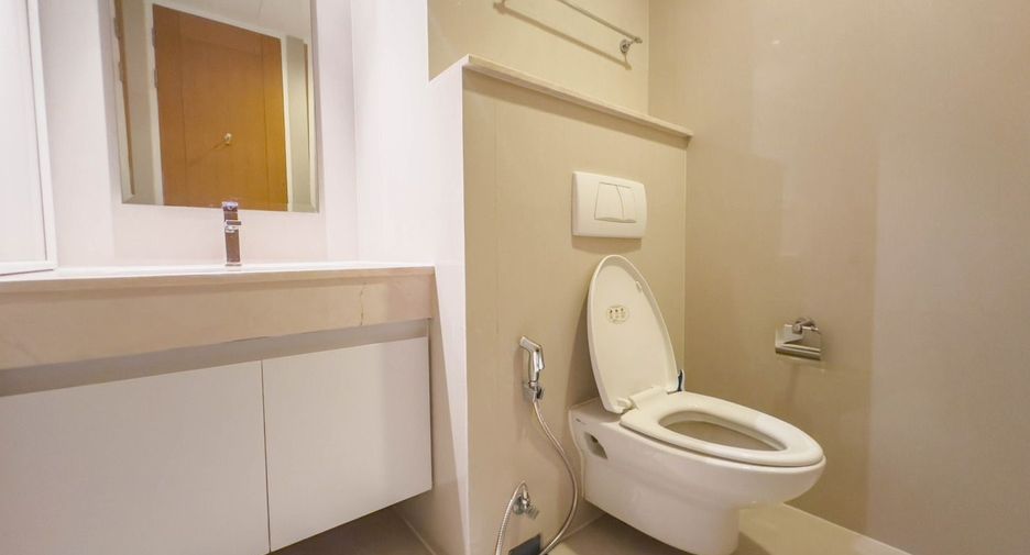 For rent and for sale 2 bedrooms condo in Pathum Wan, Bangkok