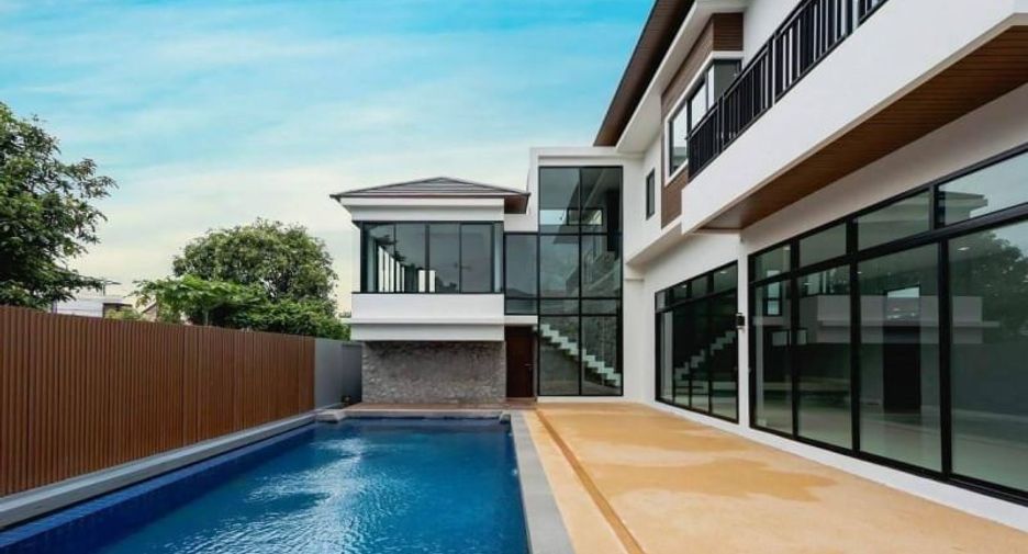 For rent 3 bedrooms house in Sai Mai, Bangkok