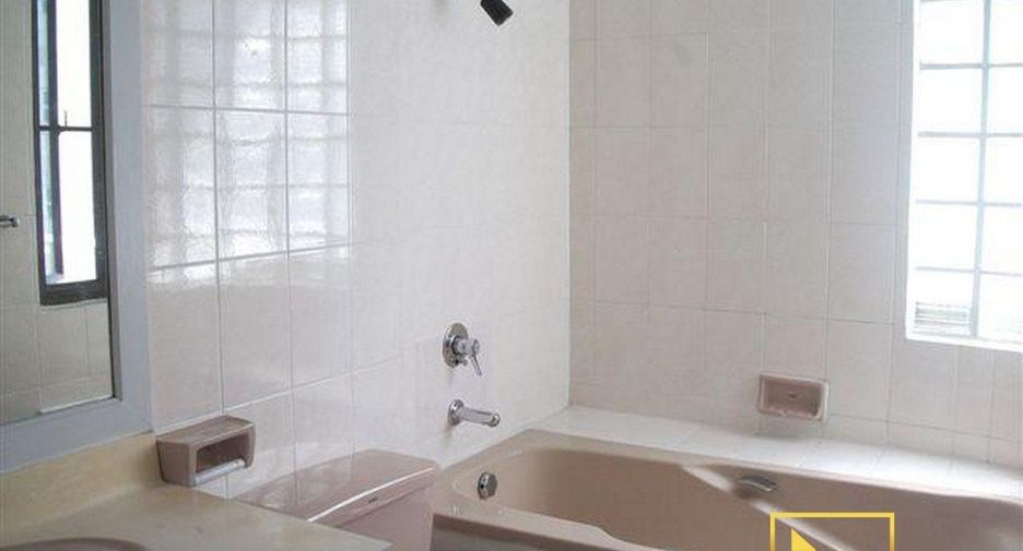 For rent 3 Beds condo in Khlong Toei, Bangkok