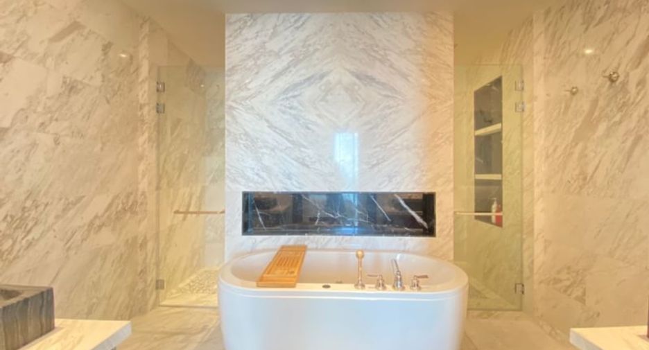 For rent 2 bedrooms condo in Khlong San, Bangkok