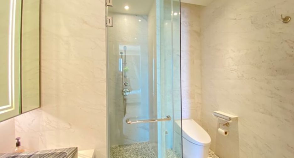 For rent 2 bedrooms condo in Khlong San, Bangkok