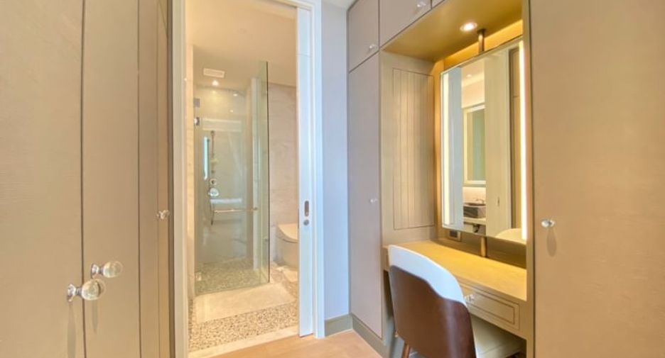 For rent 2 bedrooms condo in Khlong San, Bangkok
