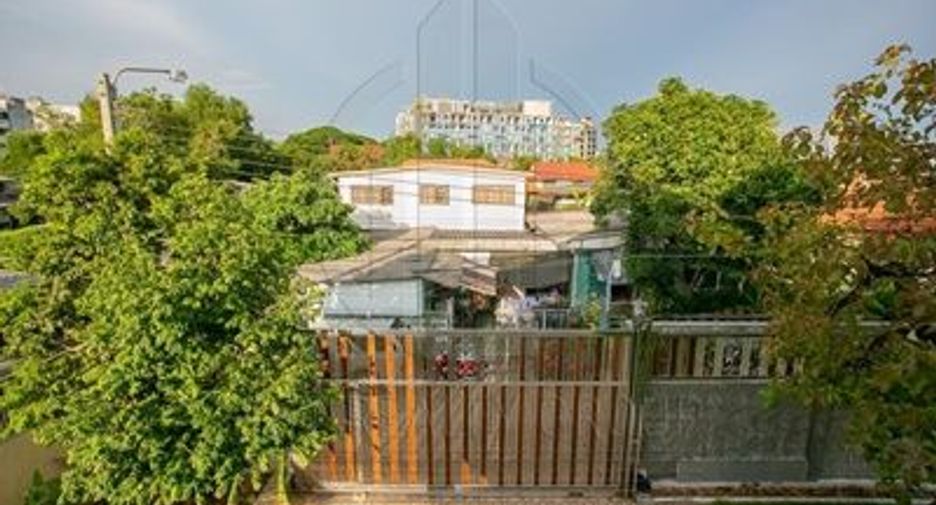 Haus zur Miete und zum Kauf mit 3 Zimmer in Huai Khwang, Bangkok