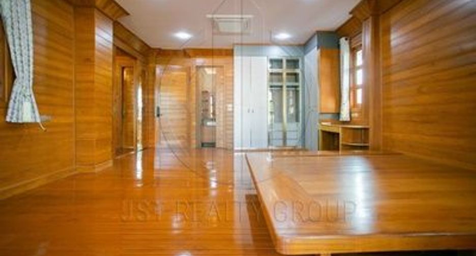 Haus zur Miete und zum Kauf mit 3 Zimmer in Huai Khwang, Bangkok