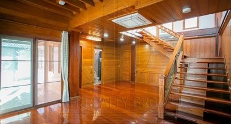 Haus zur Miete und zum Kauf mit 3 Zimmer in Huai Khwang, Bangkok