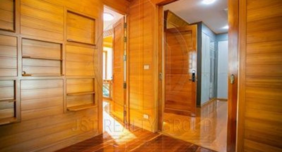 Haus zur Miete und zum Kauf mit 3 Zimmer in Huai Khwang, Bangkok