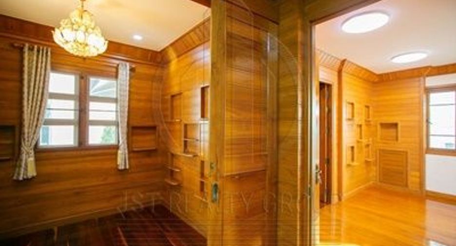 Haus zur Miete und zum Kauf mit 3 Zimmer in Huai Khwang, Bangkok
