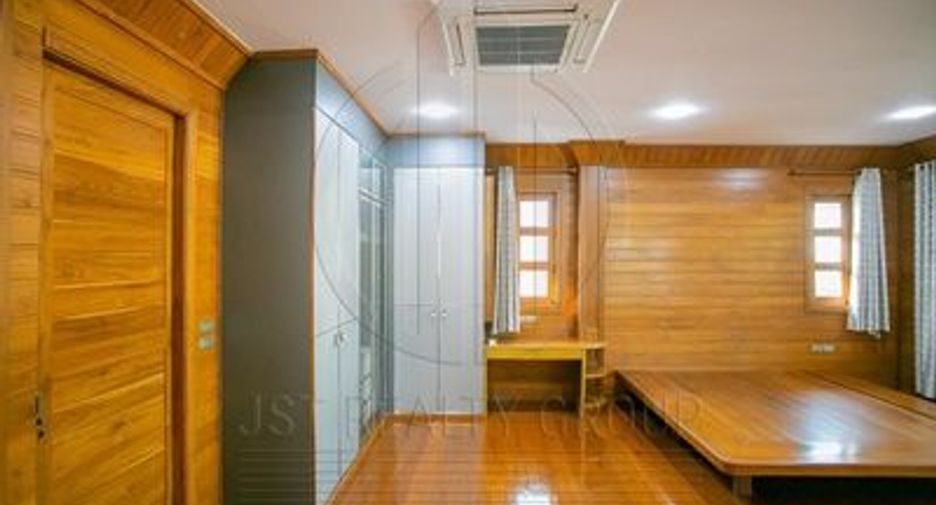 Haus zur Miete und zum Kauf mit 3 Zimmer in Huai Khwang, Bangkok