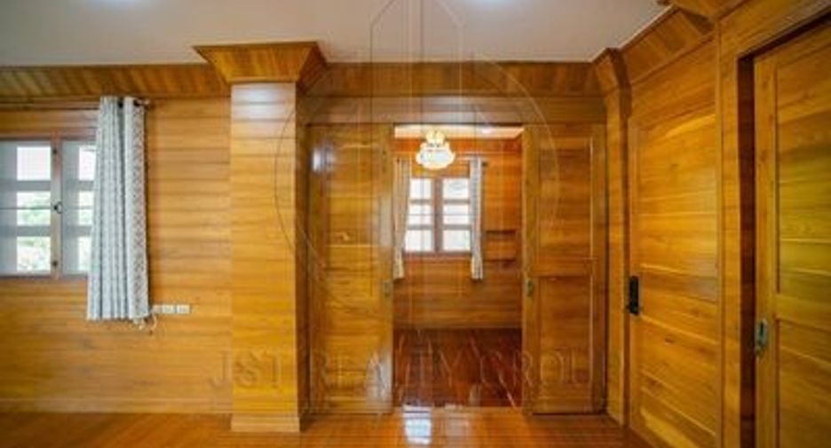 Haus zur Miete und zum Kauf mit 3 Zimmer in Huai Khwang, Bangkok