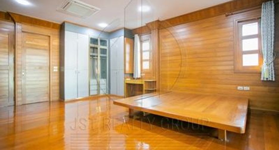 Haus zur Miete und zum Kauf mit 3 Zimmer in Huai Khwang, Bangkok