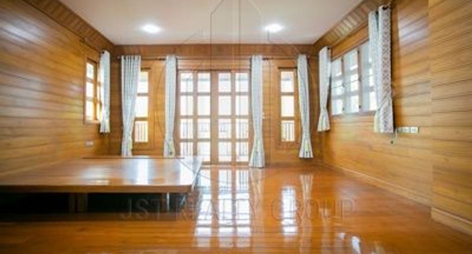 Haus zur Miete und zum Kauf mit 3 Zimmer in Huai Khwang, Bangkok