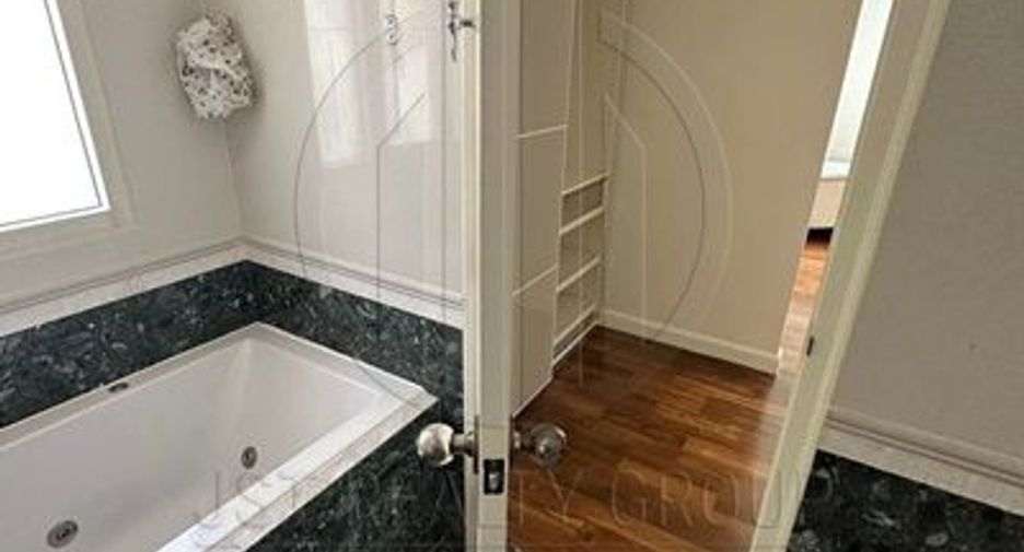 Wohnung zur Miete mit 3 Zimmer in Sathon, Bangkok