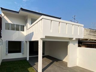 出售 2 卧室 联排别墅 在 Lat Phrao, 曼谷