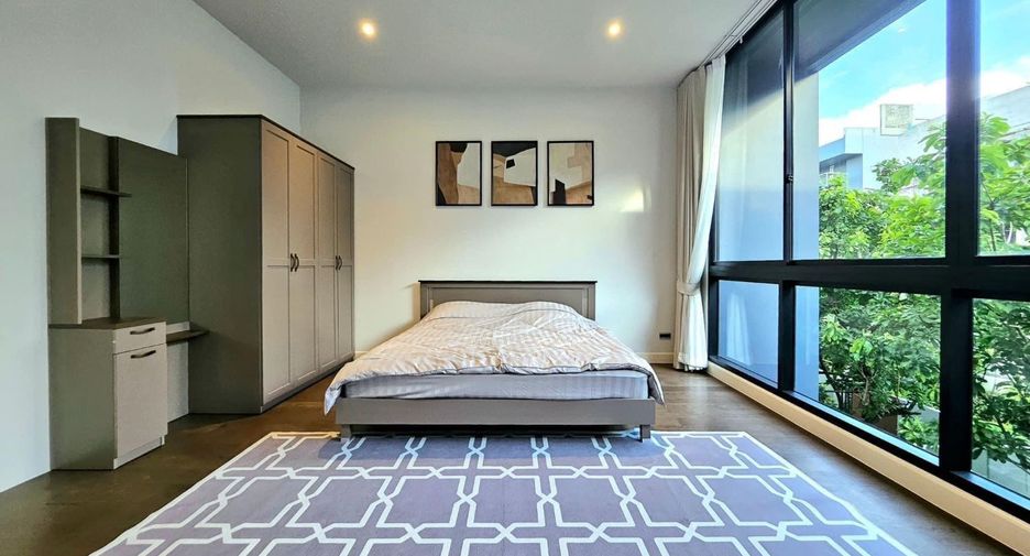 For rent 4 bedrooms house in Bang Kapi, Bangkok