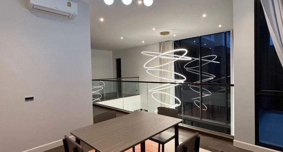 For rent 4 bedrooms house in Bang Kapi, Bangkok