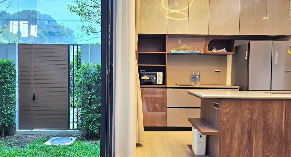 For rent 4 bedrooms house in Bang Kapi, Bangkok