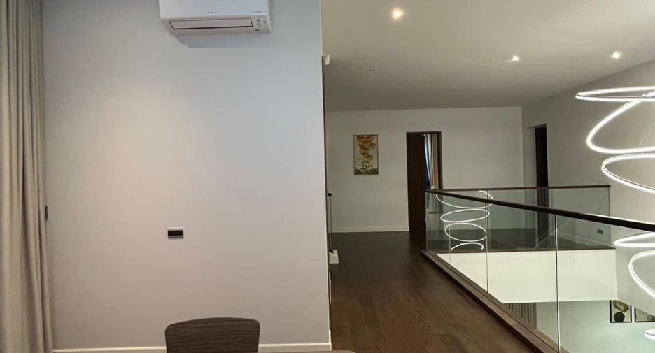 For rent 4 bedrooms house in Bang Kapi, Bangkok