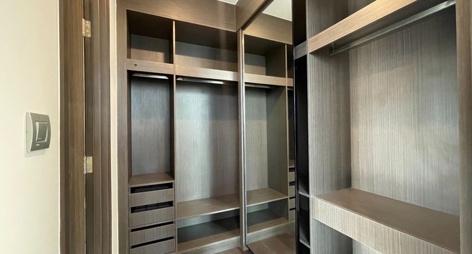 For rent 3 ベッドルーム condo in Khlong Toei, Bangkok