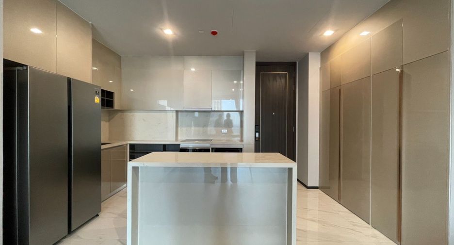 For rent 3 ベッドルーム condo in Khlong Toei, Bangkok