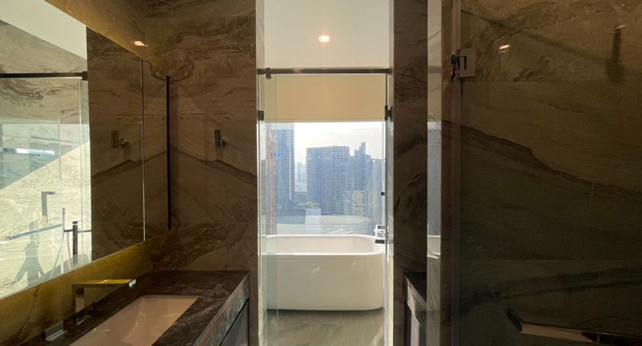 For rent 3 ベッドルーム condo in Khlong Toei, Bangkok