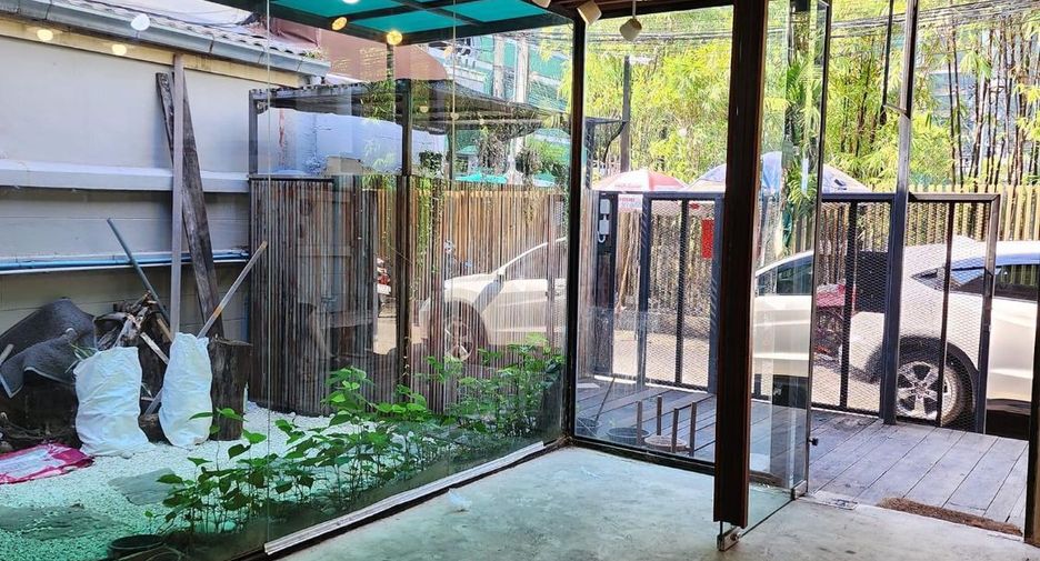For rent 3 bed retail Space in Sathon, Bangkok