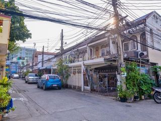 Reihenhaus zur Miete und zum Kauf mit 4 Zimmer in Huai Khwang, Bangkok