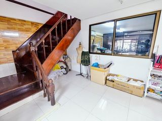Reihenhaus zur Miete und zum Kauf mit 4 Zimmer in Huai Khwang, Bangkok