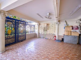 Reihenhaus zur Miete und zum Kauf mit 4 Zimmer in Huai Khwang, Bangkok