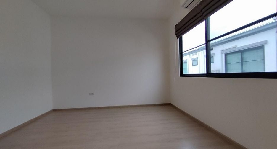 For rent 2 bedrooms townhouse in Prawet, Bangkok