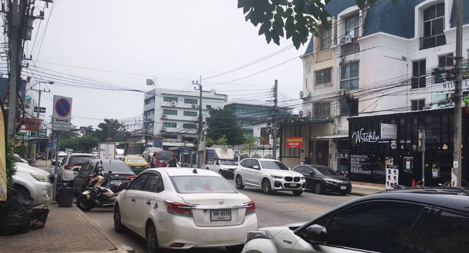 For sale 2 bedrooms retail Space in Lat Phrao, Bangkok
