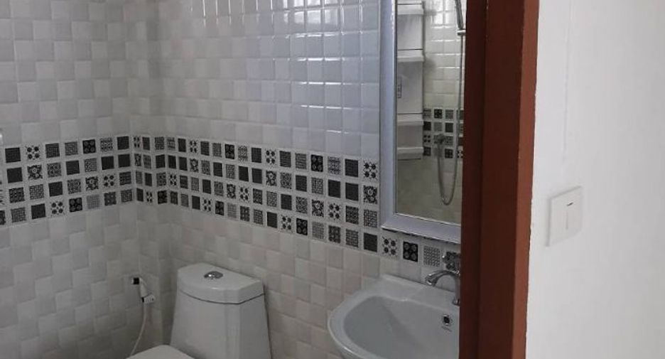 For sale 2 bedrooms retail Space in Lat Phrao, Bangkok