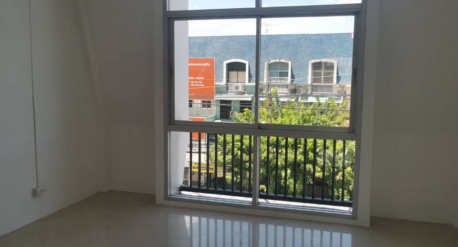 For sale 2 bedrooms retail Space in Lat Phrao, Bangkok