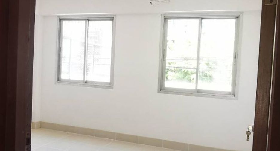 For sale 2 bedrooms retail Space in Lat Phrao, Bangkok