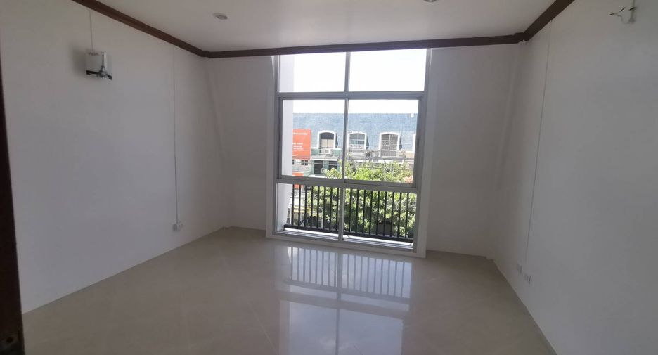 For sale 2 bedrooms retail Space in Lat Phrao, Bangkok