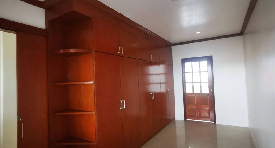 For sale 2 bedrooms retail Space in Lat Phrao, Bangkok