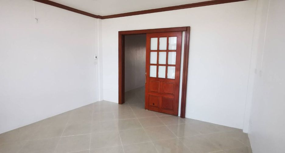 For sale 2 bedrooms retail Space in Lat Phrao, Bangkok